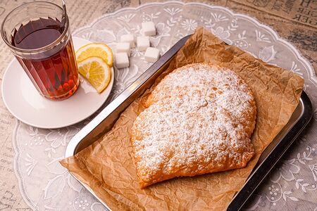 Чебуреники с яблоком