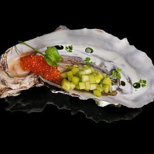 Устрица со сливками и икрой