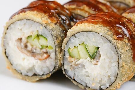 Малый жареный ролл с угрём 