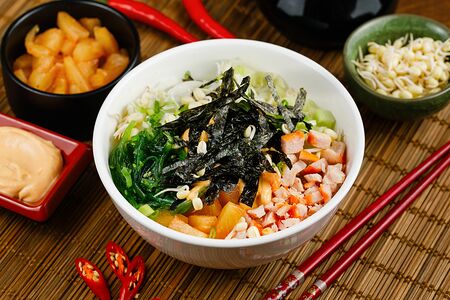 Поке с копченой курицей