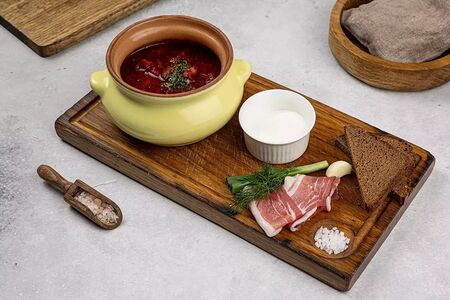 Борщ с говядиной и салом