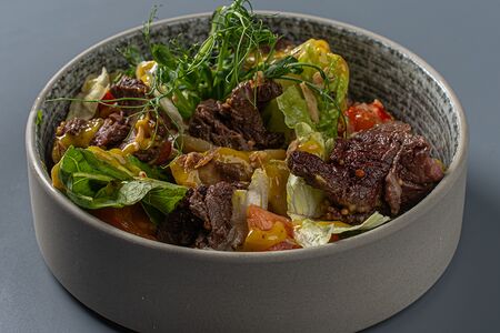 Салат с ростбифом