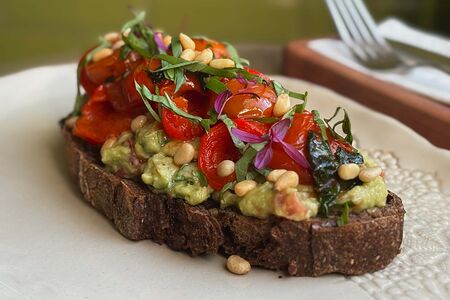 Брускетта с гуакамоле  