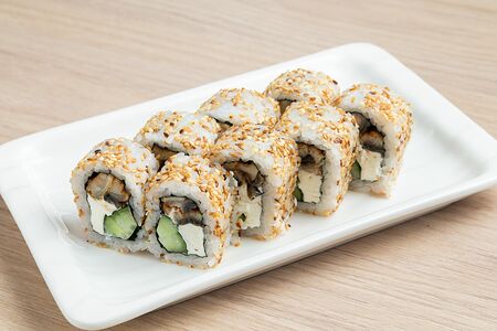 Сливочный угорь ролл 