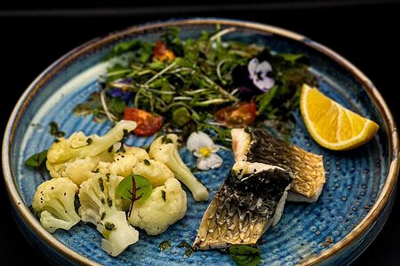 Филе пеленгаса с цветной капустой на пару