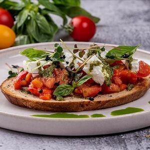 Брускетта с томатами