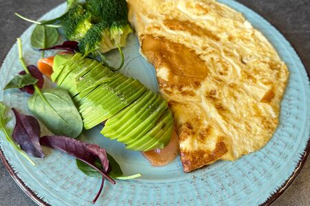 Завтрак с семгой и авокадо