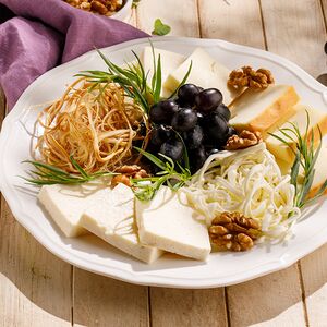 Ассорти из домашних сыров