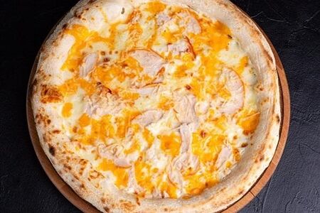 Пицца с курицей и сыром 24см