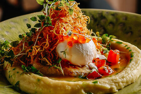 Судак со сливочным пюре и соусом шампань