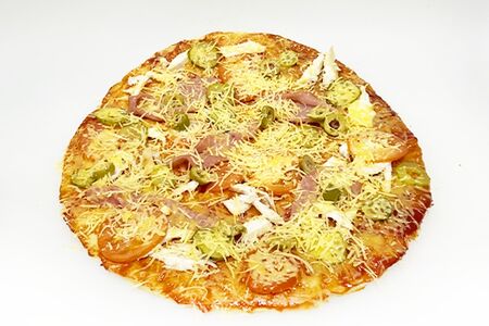 Пицца на тонком тесте мясная