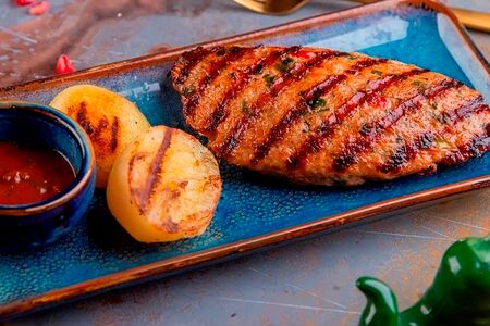 Котлета Кацо на гриле с сыром сулугуни