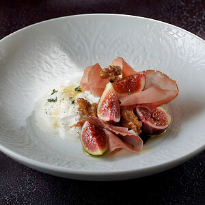 Страчателла с печеным перцем и фисташкой