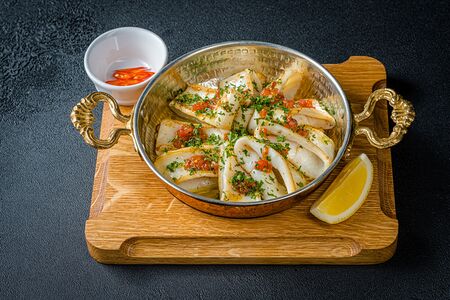 Нежные кальмары на сковороде