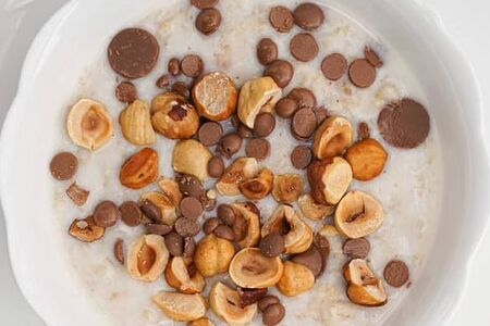 Овсяная с шоколадом и орехами