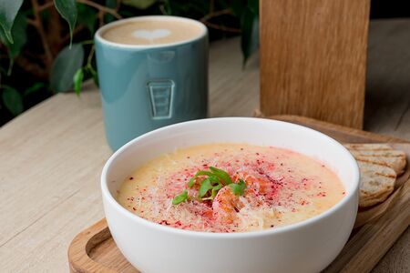 Сырный крем-суп с креветками