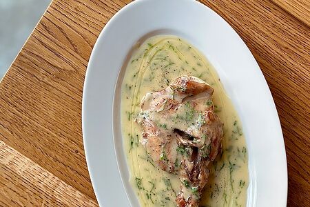 Ножка кролика с соусом велюте