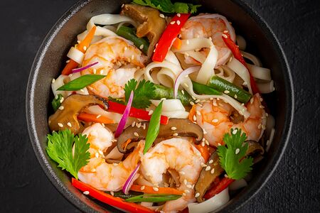 Вок с креветками в соусе терияки