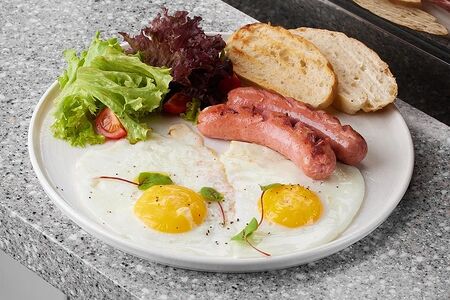 Глазунья с сосисками