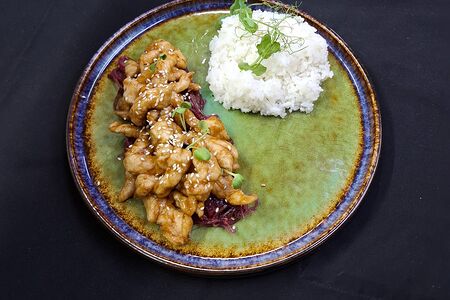 Цыплёнок на водорослях с рисом