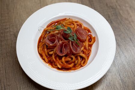 Лапша с сыровяленой ветчиной