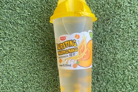 Фруктовый напиток с шариками манго-ананас