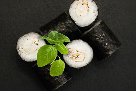 Маки с креветкой