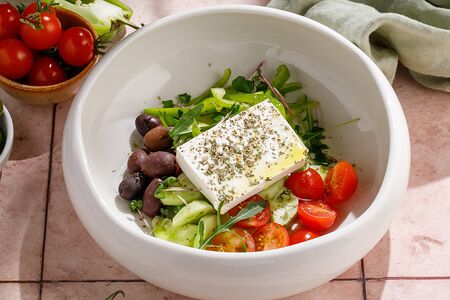 Греческий салат с сыром фета