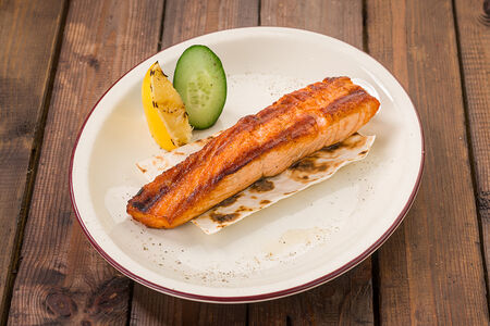 Стейк из лосося на гриле