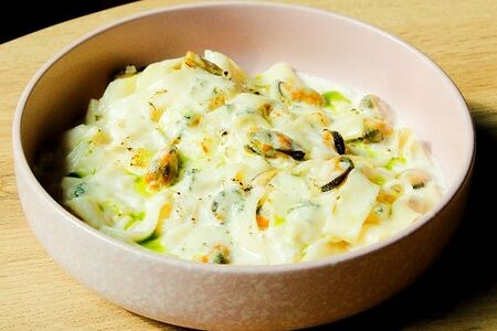 Паста с мидиями и блю-чиз