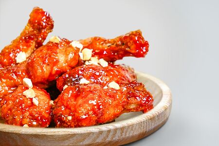 Крылья по-сеульски в сеульском соусе с арахисом