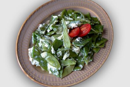 Зеленая фасоль с яйцами