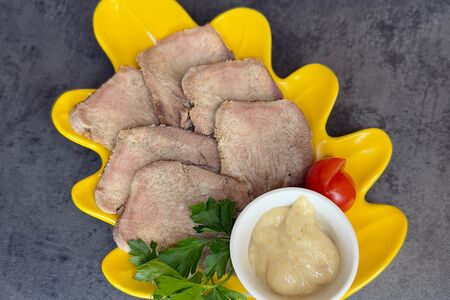 Язык отварной с хреном