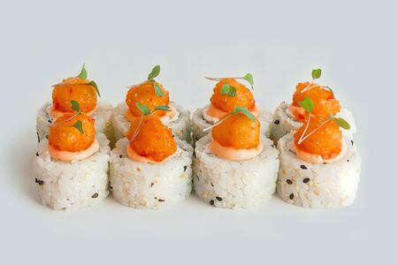 Ролл с глазированной креветкой