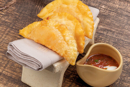 Чебуреки с крабом и томатами