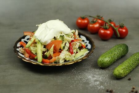 Овощной салат со сметаной