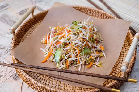 Салат с ростками