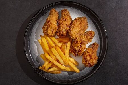 Крылышки с фри