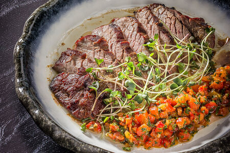 Стейк Фланк с сальсой