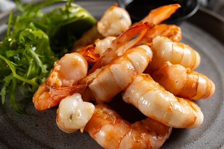 Шашлык из тигровых креветок