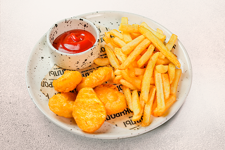 Наггетсы и картофель фри