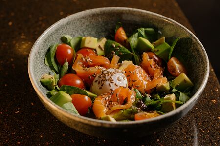 Салат с лососем