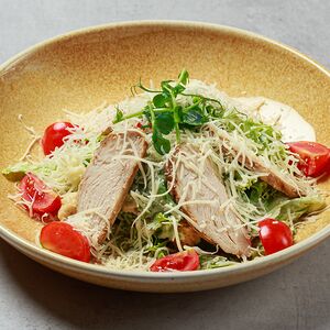 Салат Цезарь с курицей