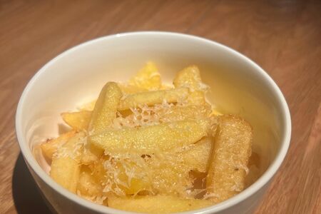 Трюфельный картоф фри с пармезаном