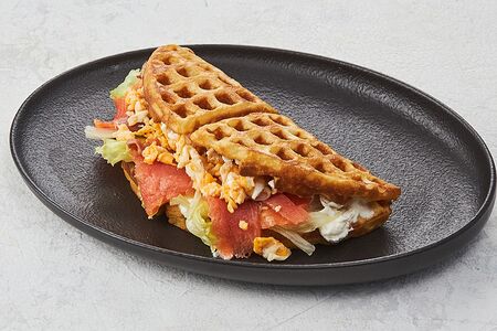 Вафля с лососем