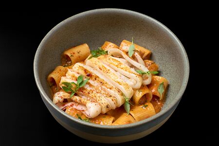 Ригатони с кальмаром