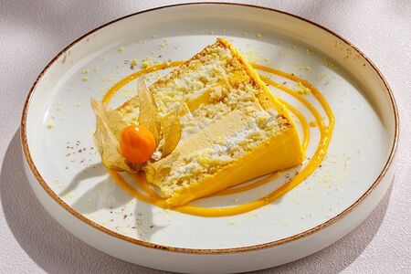 Кокосовый торт с манго и маракуйей