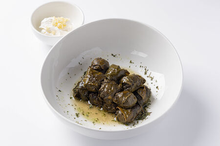 Долма в винoградных листьях