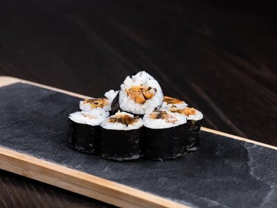 Мини ролл с мидиями 