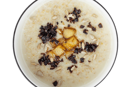 Овсяная каша с печеным яблоком и черносливом